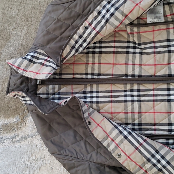 Authentic Burberry  quilted Jacket - Picture 9 of 14
